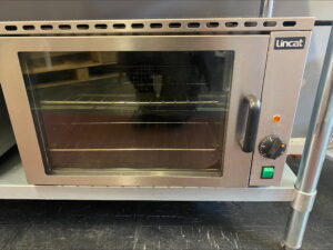 Pre-Owned Lincat Counter Top Convection Oven 2500W

The Lincat LCO Lynx 400 Electric Counter-top Convection Oven is the perfect solution for establishments with limited space, suitable for pubs, leisure clubs, and cafes.

Perfect for both smaller bake-off use and for roasting, the fan-assisted oven helps to provide uniform heat and consistent cooking results.