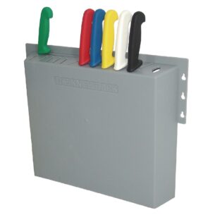 Wall-mounted knife holder model D718 with five color-coded knives. Ideal for organized storage and cross-contamination prevention in professional kitchens